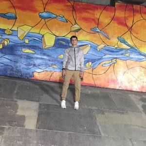 Meet your Posher, Justin